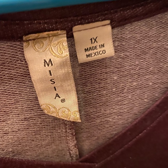 3/4 sleeve dohlman style top - Picture 2 of 2